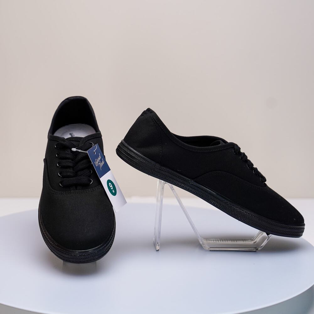 Universal Thread Lunea Black Canvas Sneakers Size 7W NWT